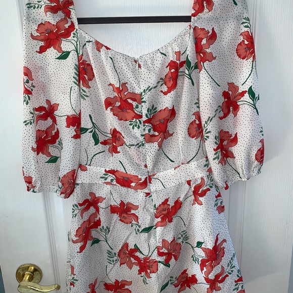 White Floral Romper with puffed sleeves, size M - Picture 2 of 4